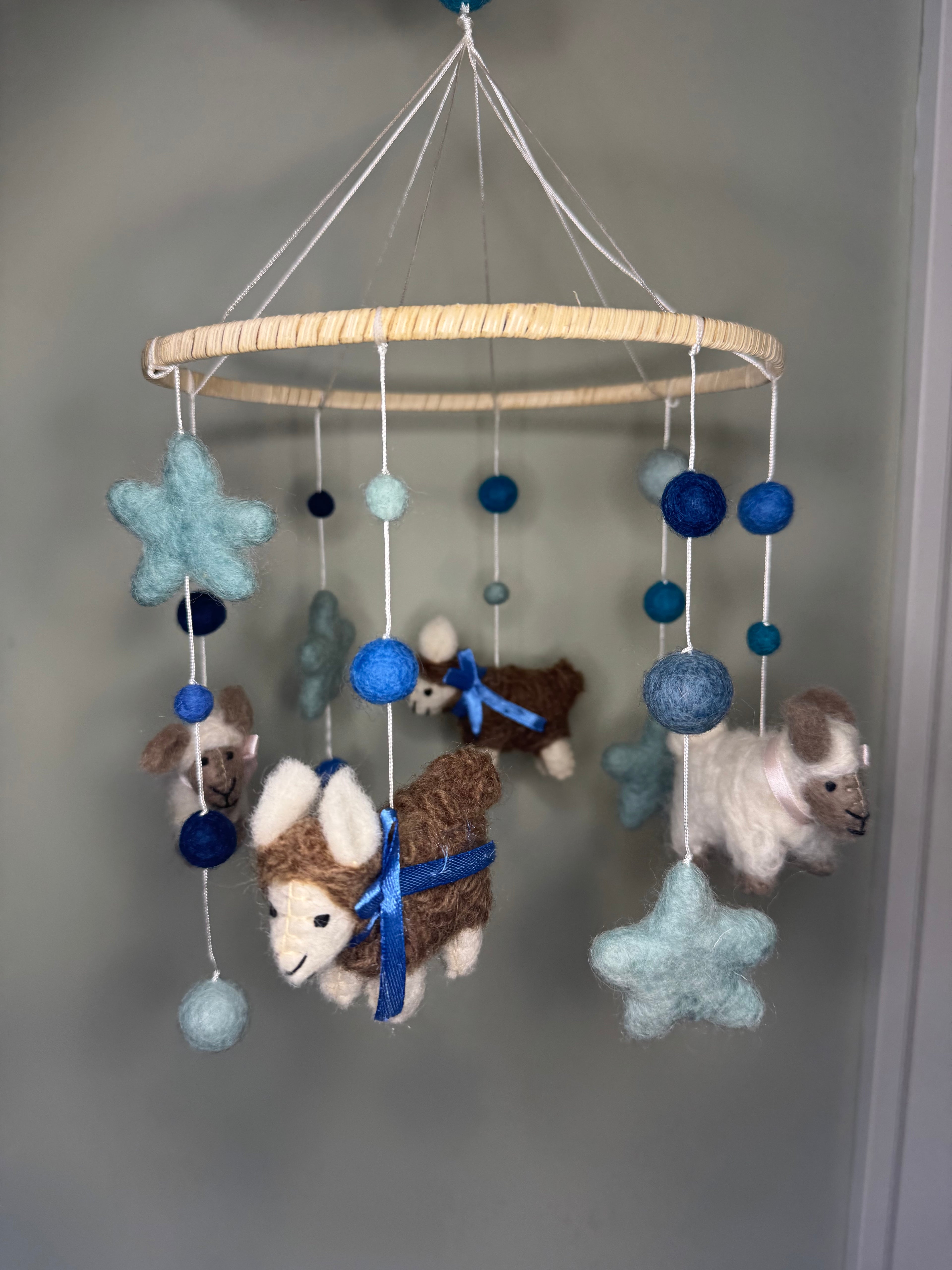Handmade – Felt Sheep Nursery Mobile