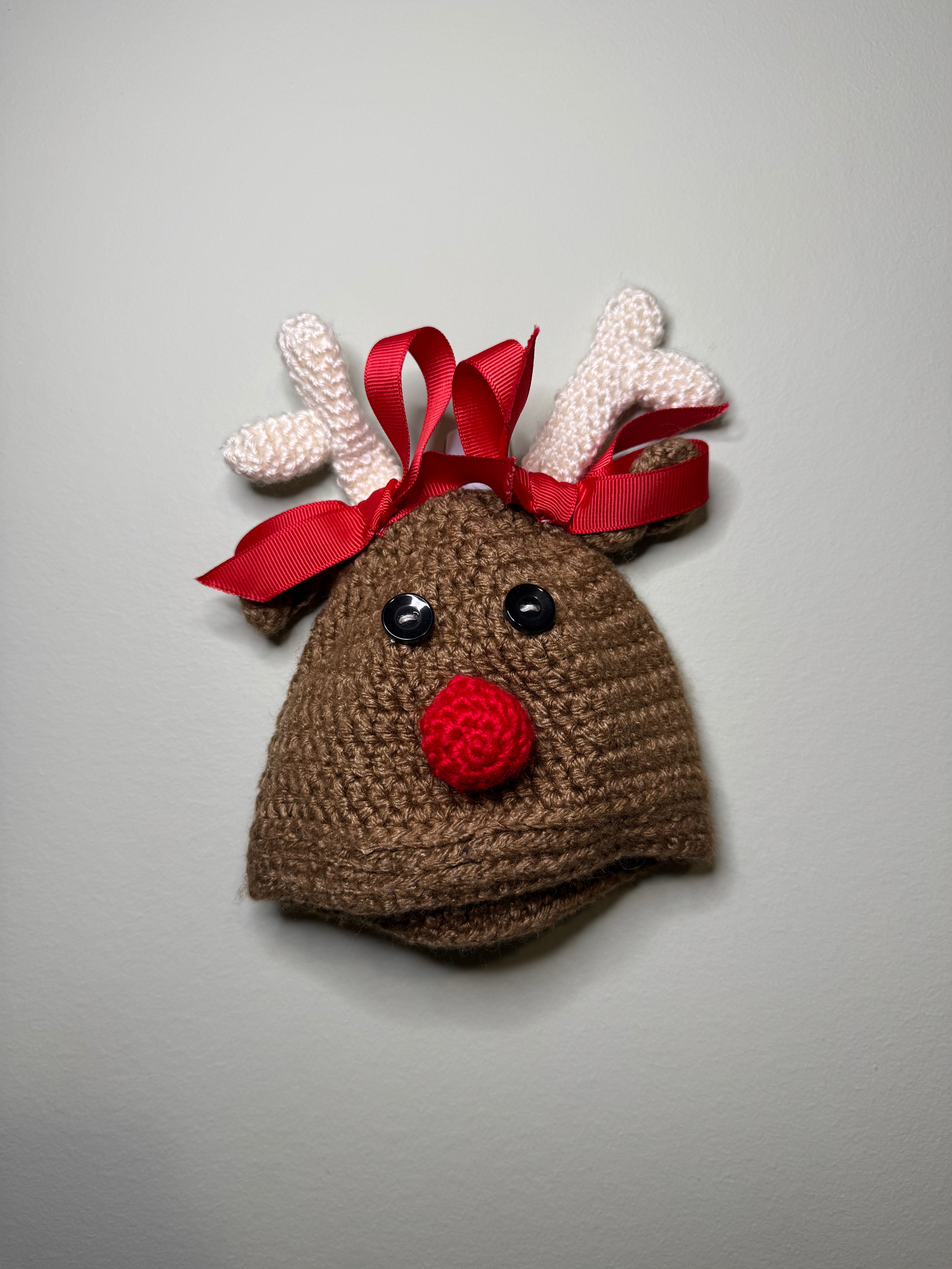 Hand-Knit Newborn Reindeer Hat – Adorable Holiday Baby Accessory