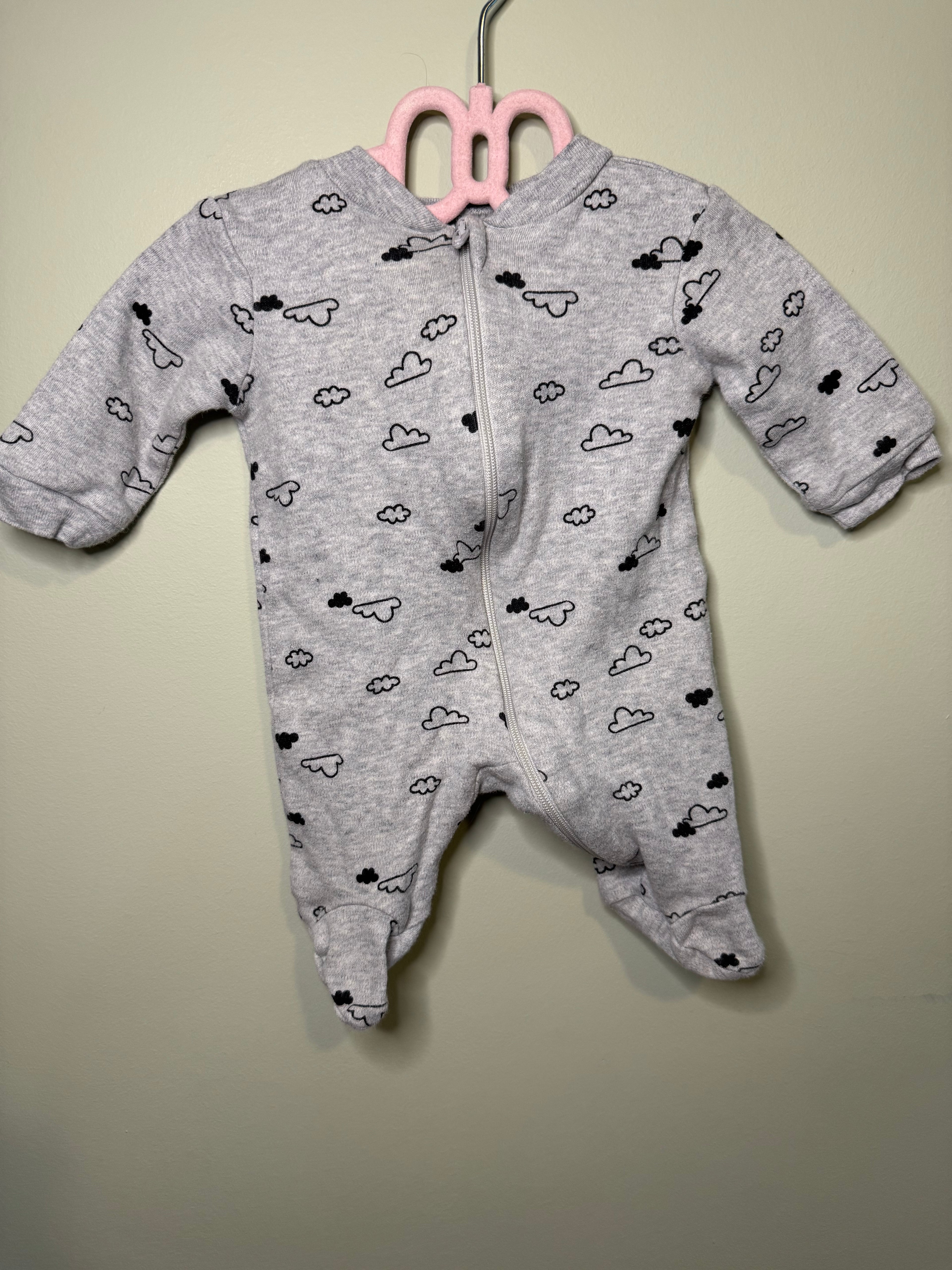 George Newborn Sleeper – Grey with Cloud Pattern – Zipper Closure
