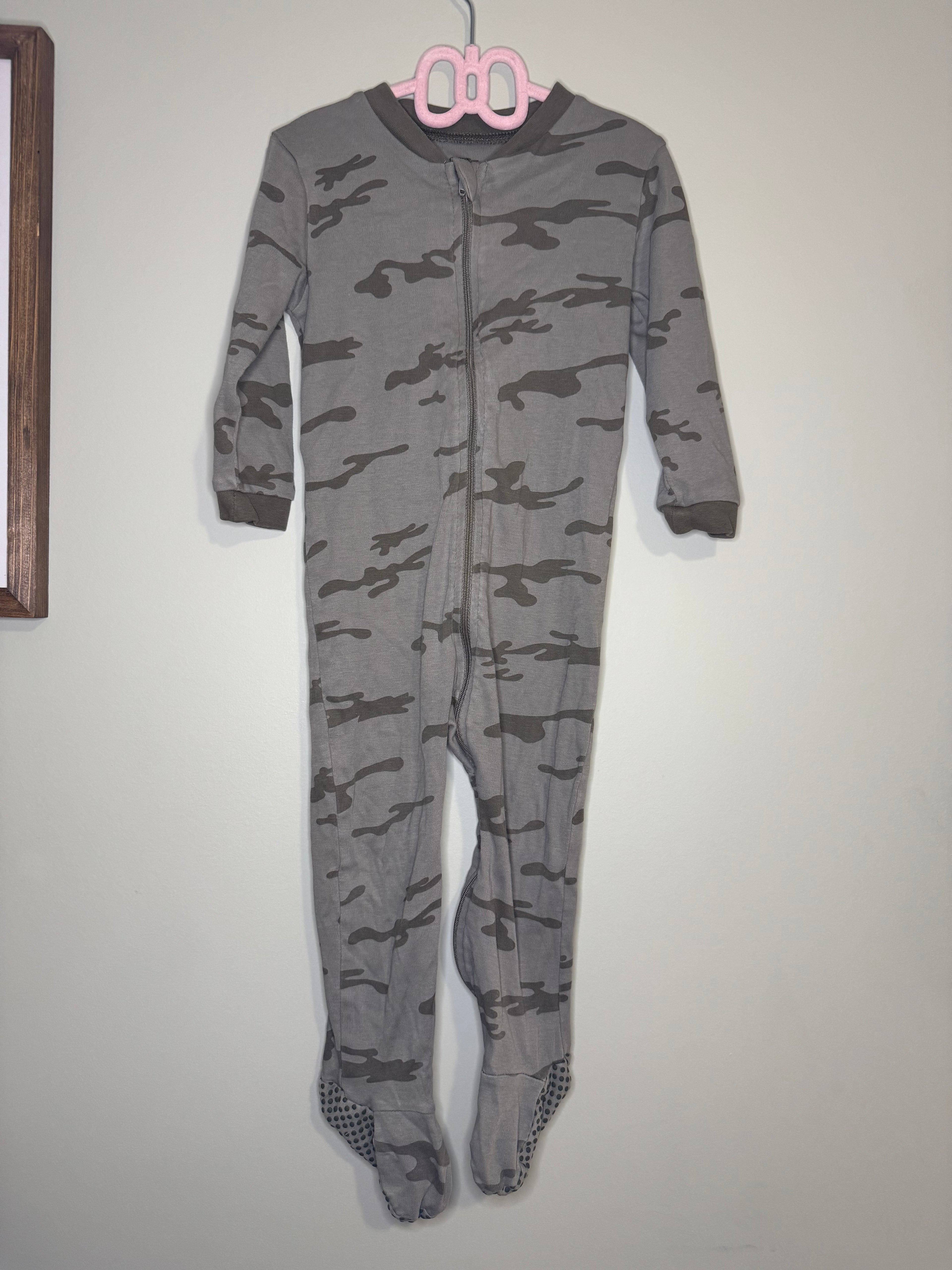 George – Footed Zipper Sleeper (Camo Print) – 18–24M