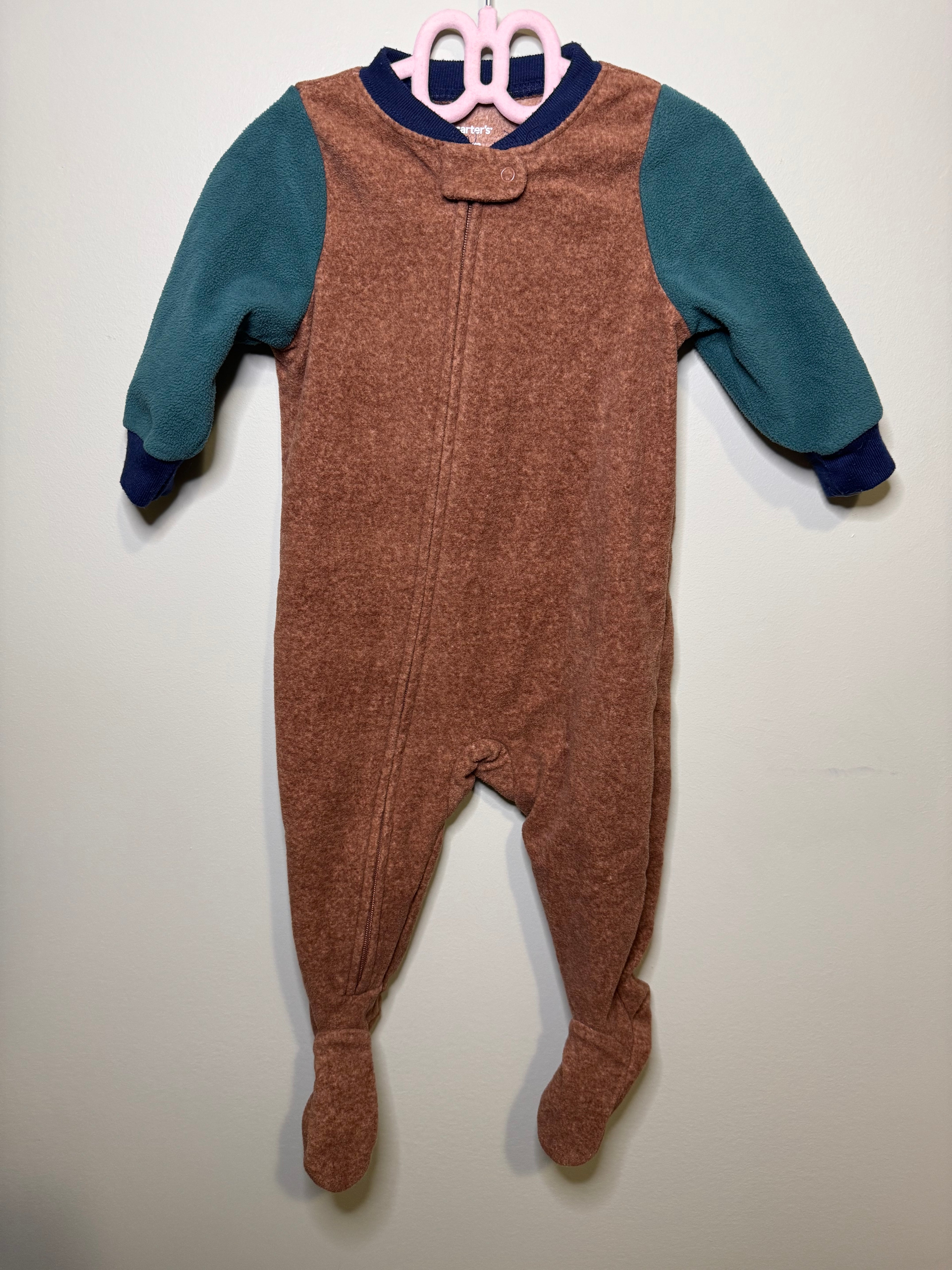 Carter’s – Footed Sleeper – 6M