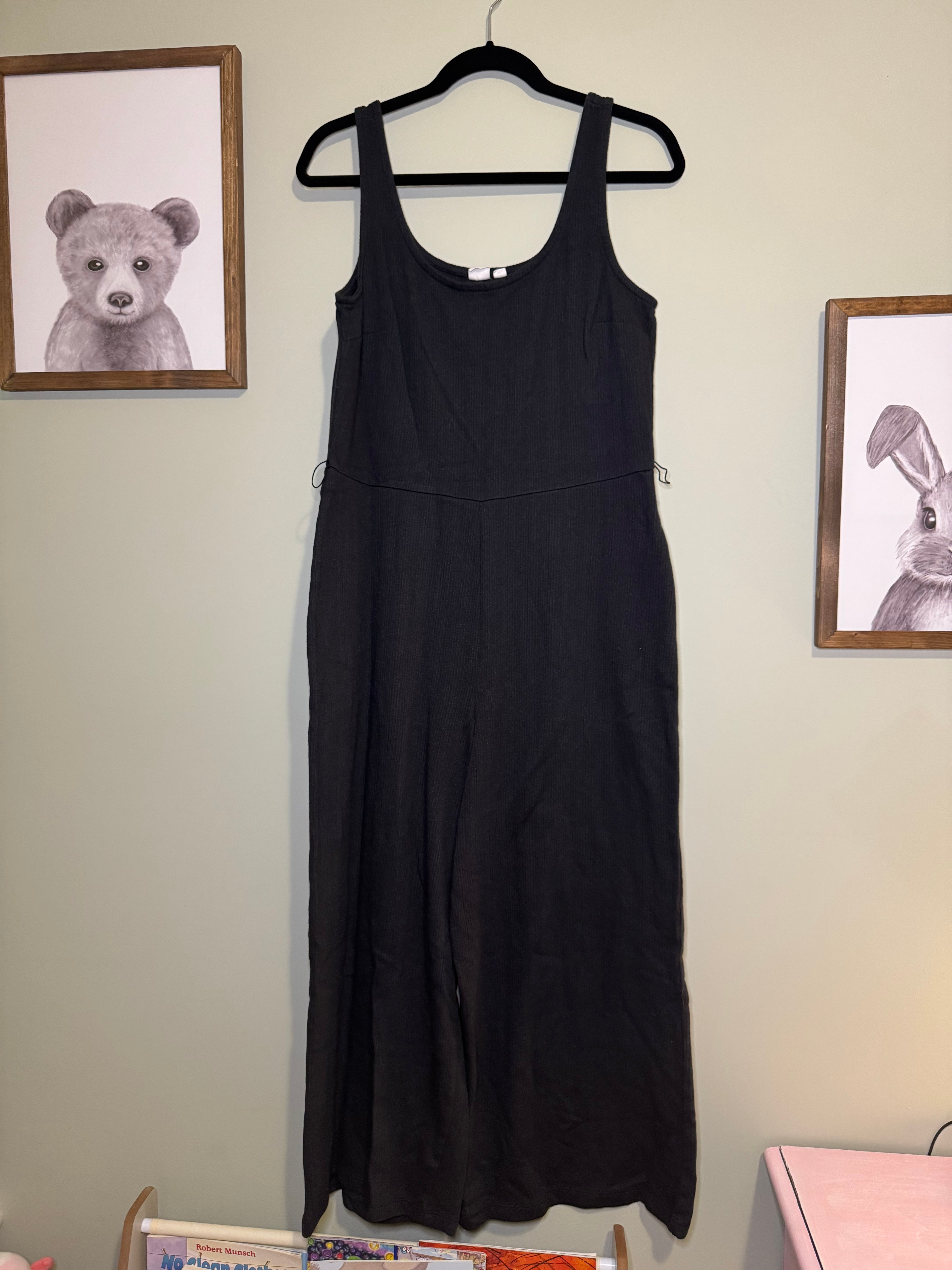 GAP – Black Sleeveless Jumpsuit – Large