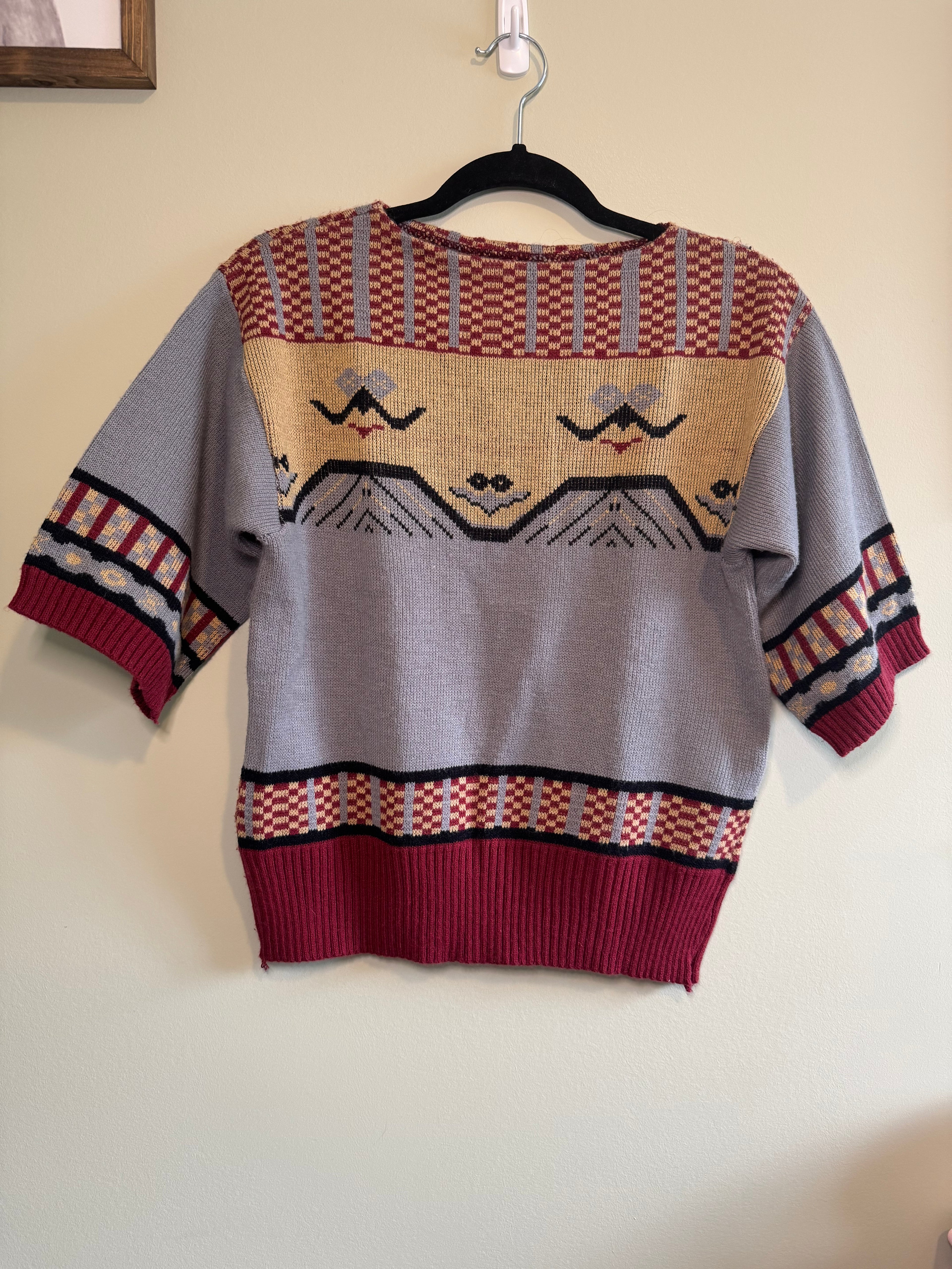 Vintage-Inspired Patterned Knit Sweater – Size M