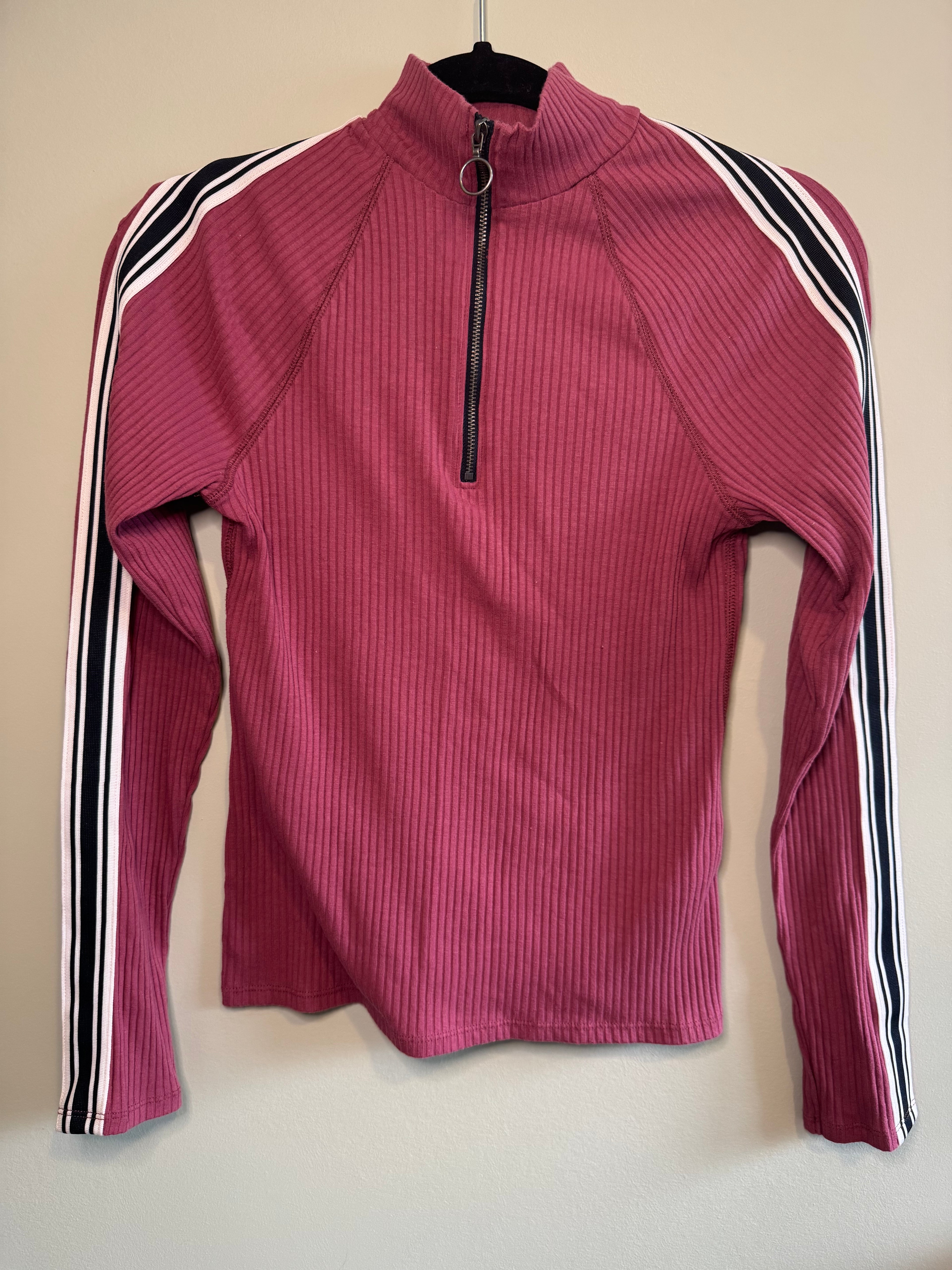 Abercrombie & Fitch – Ribbed Half-Zip Top (Striped Sleeves) – Size M
