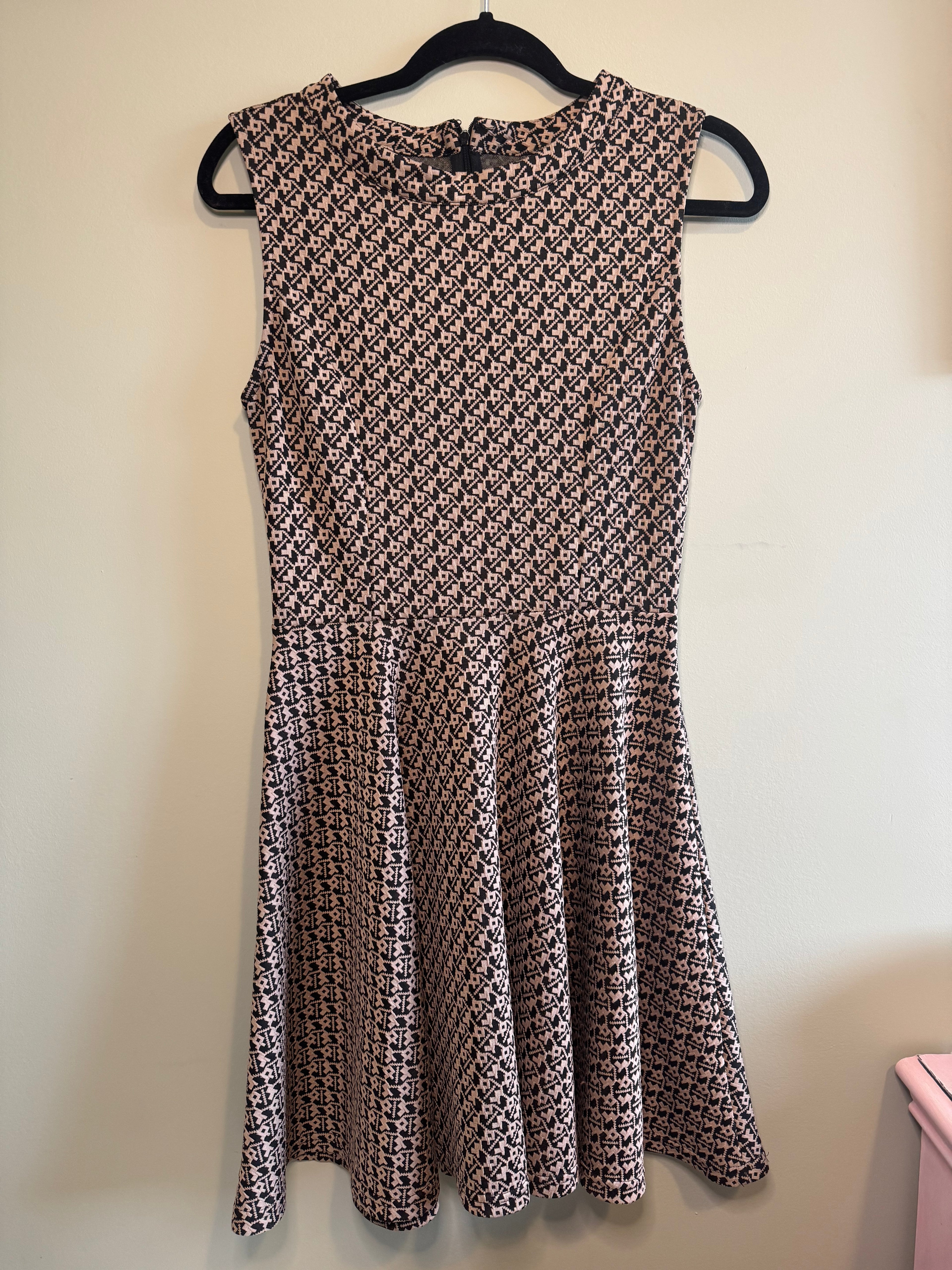 Izabel London – Sleeveless Fit & Flare Dress – Size M