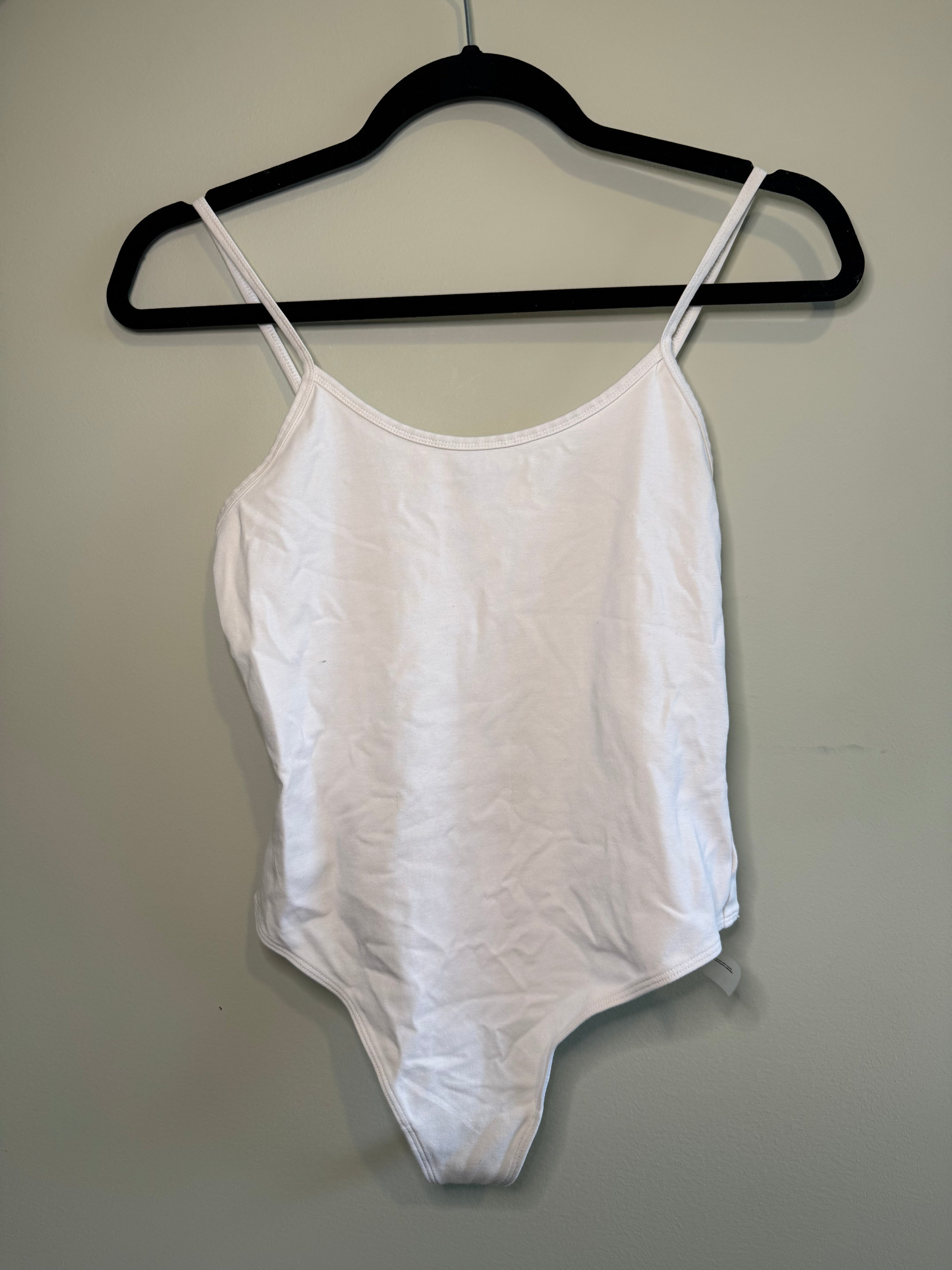 Tna – White Scoop Neck Bodysuit – M